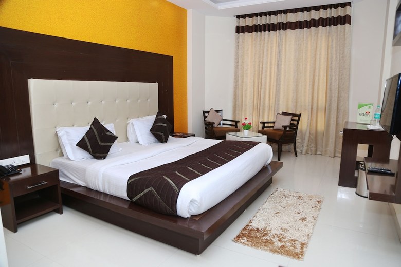 Hotel Qcent Gurgaon By Pacific Inn