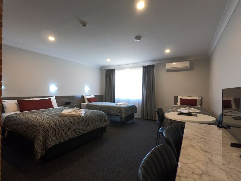 Bushmans Motor Inn