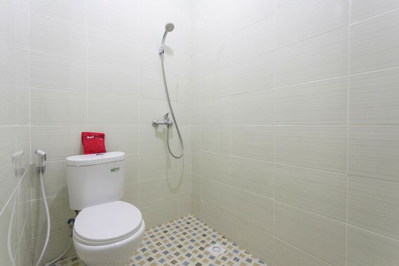 Hotel Reddoorz Plus @ Boulevard Residence Bsd
