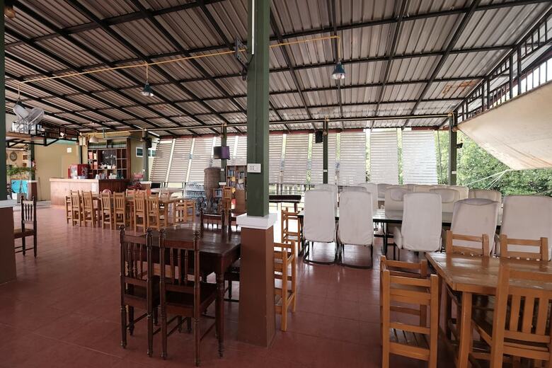 Hotel Srikanlaya Resort