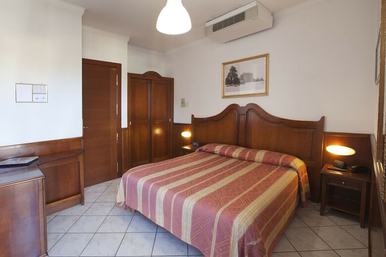 Hotel Ungheria Varese 1946