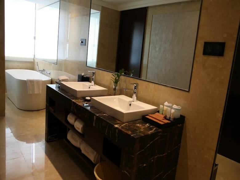 Shangling Boston Hotel