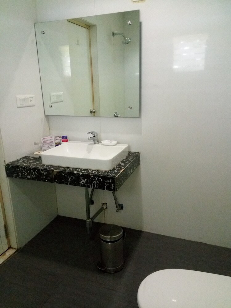 Hotel Top3 Lords Resort Bhavnagar