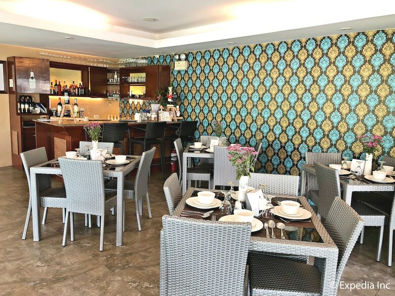 Shalom Hotel