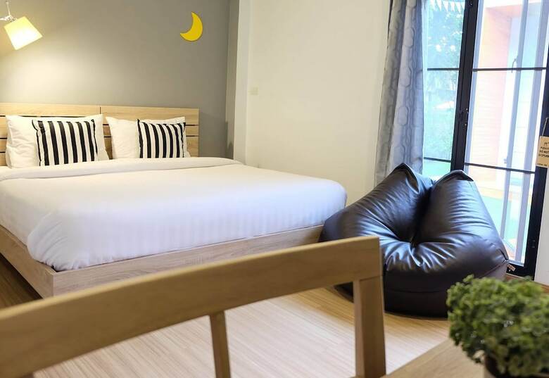 Hotel To The Moon Bed And Breakfast