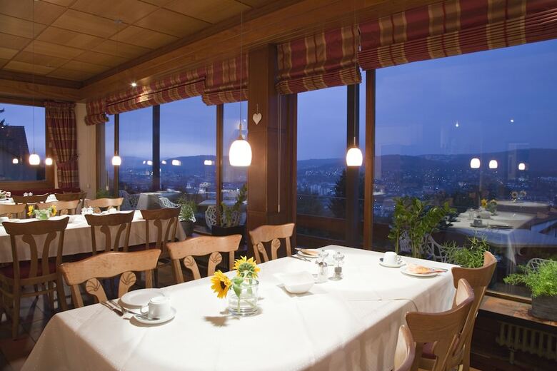 Maien Hotel & Restaurant
