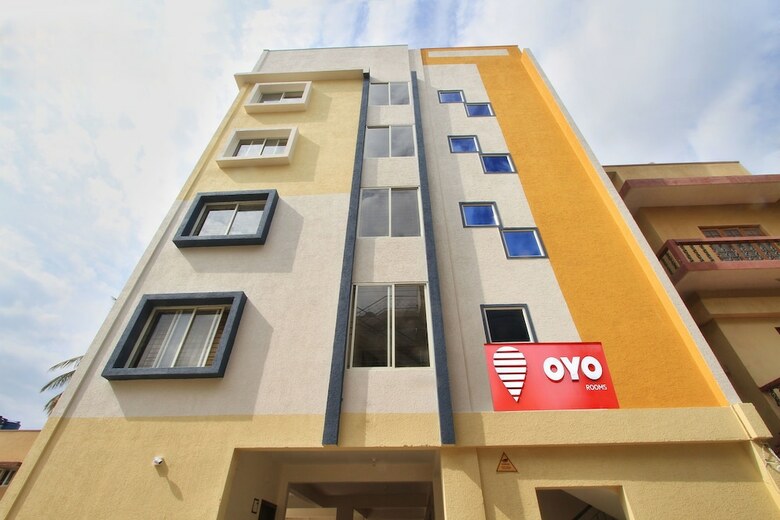 Hotel Oyo 9419 Manu Residency
