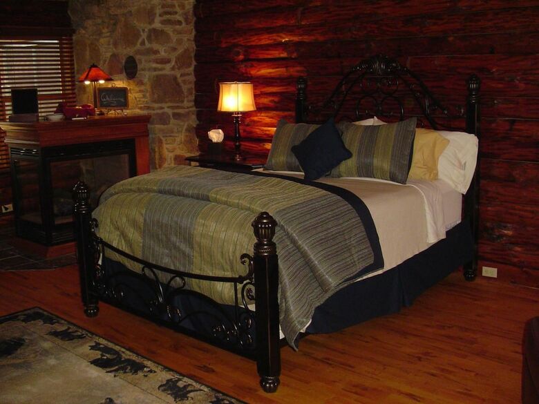 Bed & Breakfast Bear Lodges & 131 Main Street