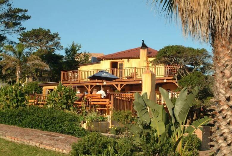 Hotel Dutton's Cove Guesthouse