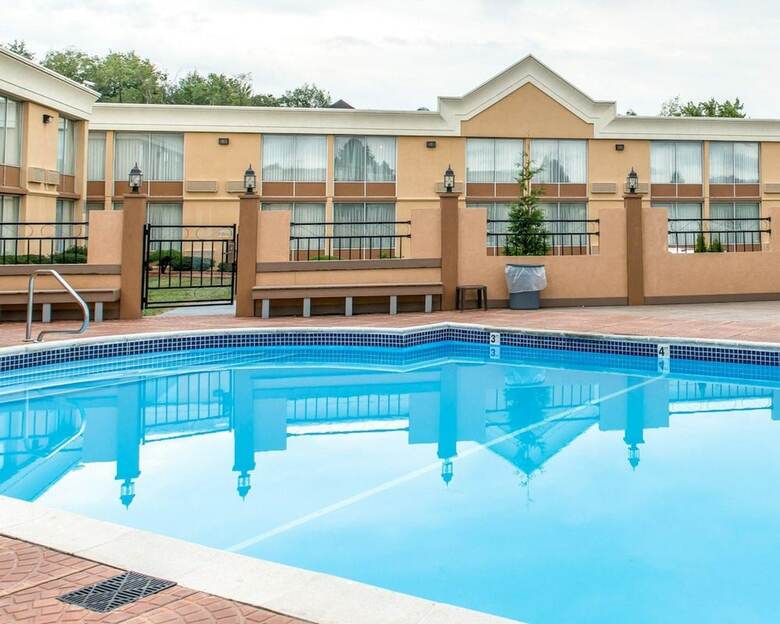 Hotel Quality Inn & Suites
