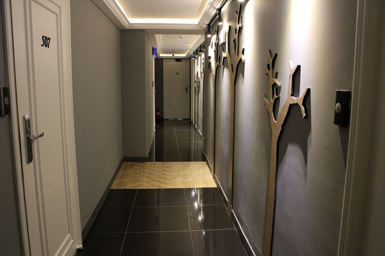 Hotel Story