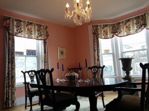 Fairmont House Bed & Breakfast