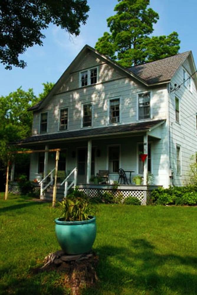 Arbor Bed & Breakfast