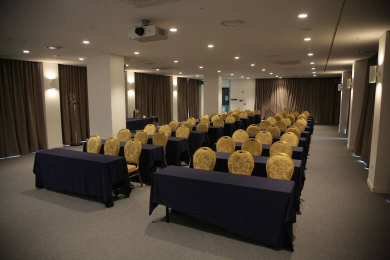 Adonis Hotel