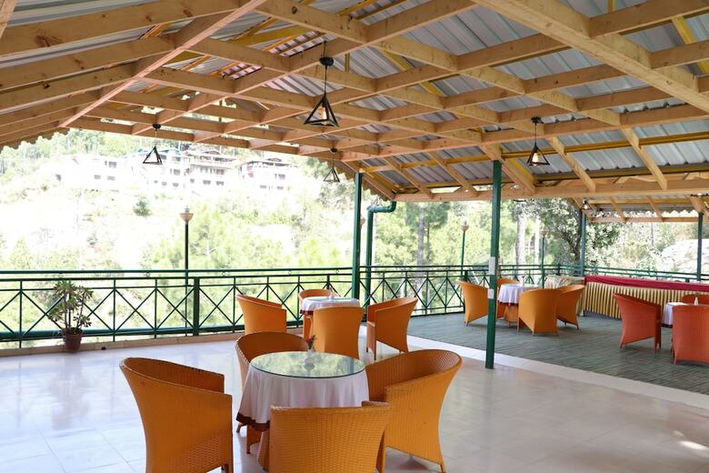 Hotel Maple Resort By Aamod