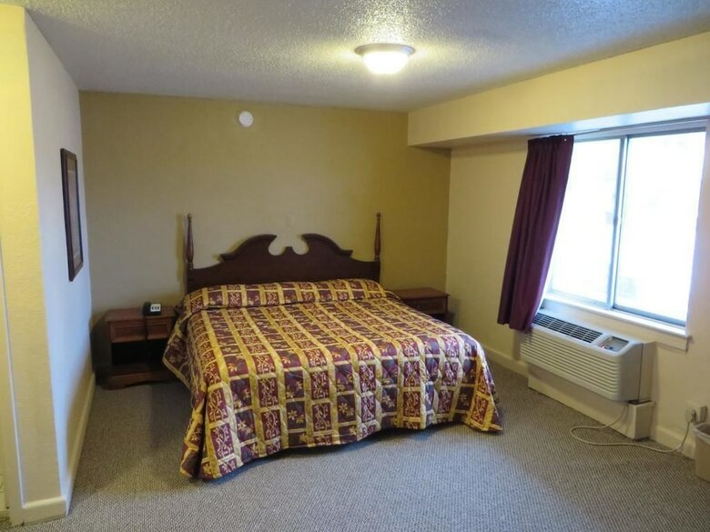 Hotel Budgetel Inn & Suites