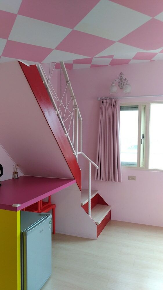 Alice Wonderland B&B