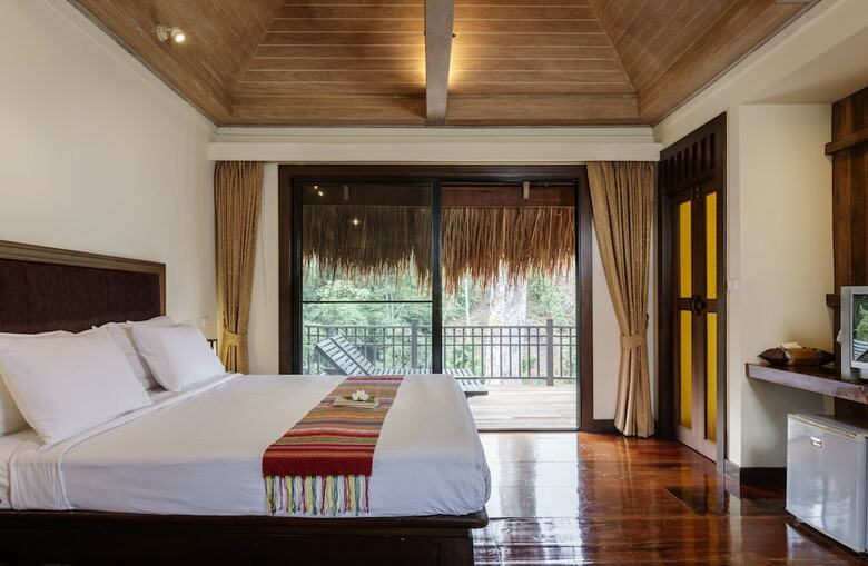 Hotel Rai Saeng Arun Resort