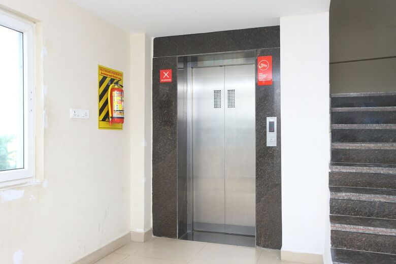 Oyo 9659 Hotel Rr Grand