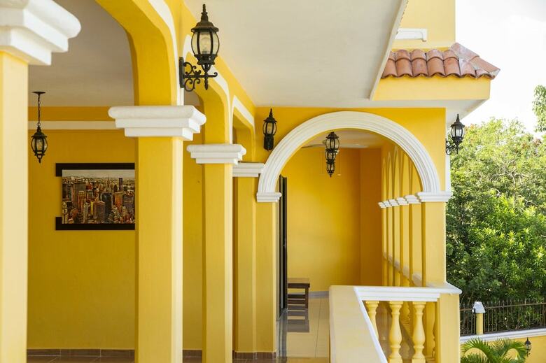 Hotel & Hacienda Scarlette
