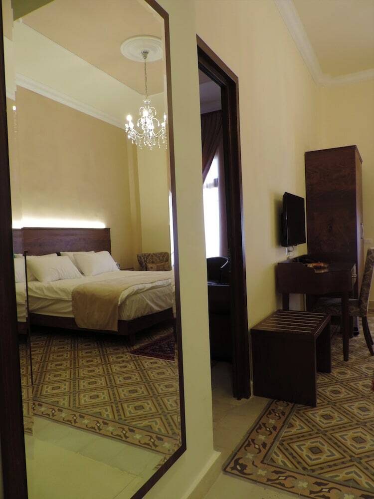 La Place Hotel