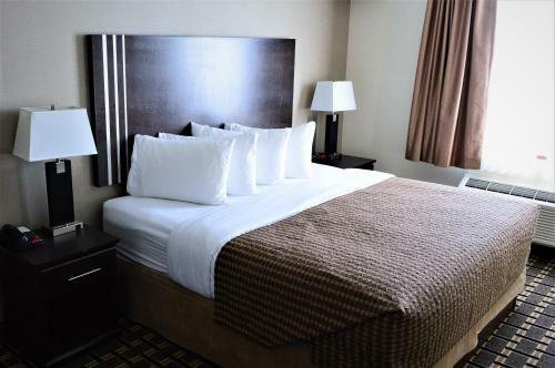 Hotel Sigma Inn & Suites