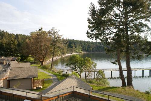 Hotel Mayne Island Resort