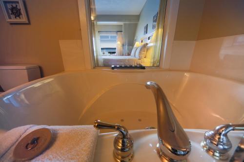 Hotel Sidney Waterfront Inn