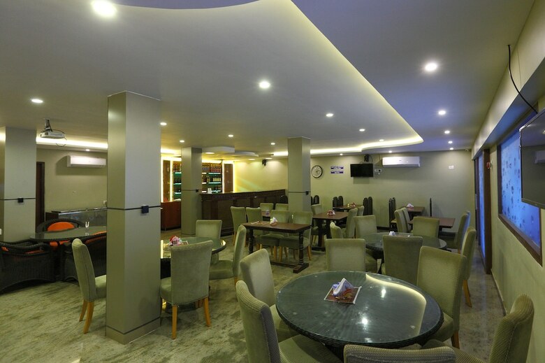 Oyo 5446 Hotel Maharajay