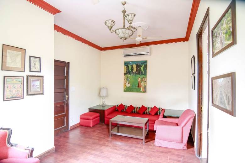 Bed & Breakfast Sirohi House