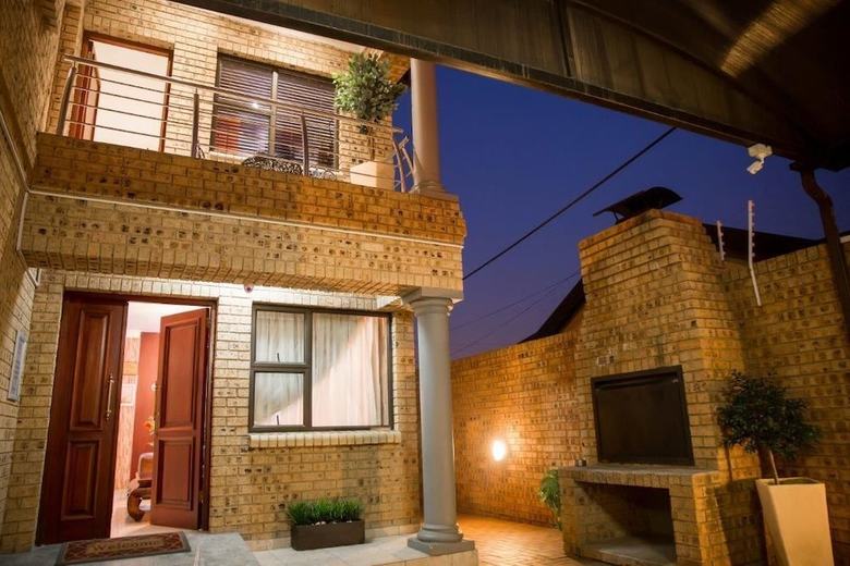 Hotel Ekuthuleni Guest House - Soweto