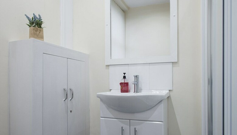 Hotel Cargo Cafe Apartments - Guest House