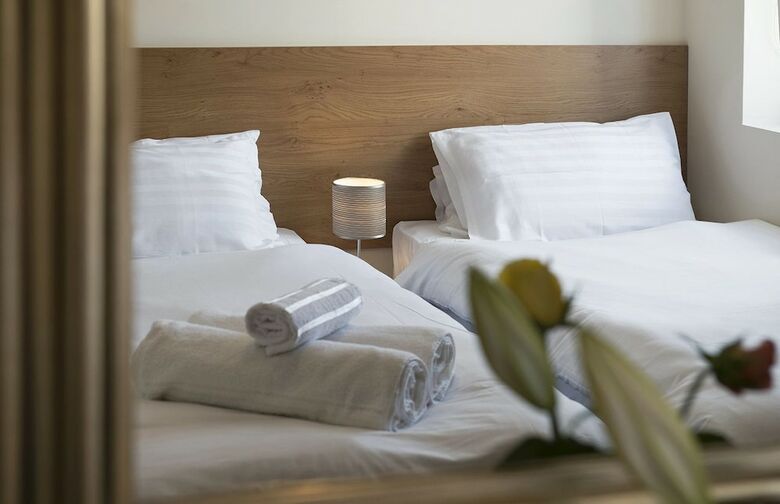 Hotel Cargo Cafe Apartments - Guest House