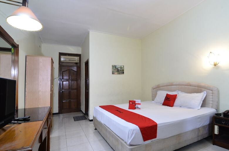 Hotel Reddoorz Plus @ Laweyan