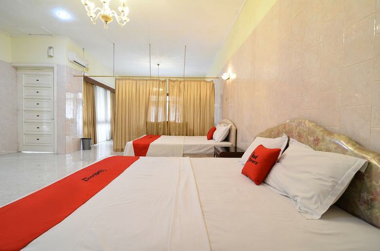 Hotel Reddoorz Plus @ Laweyan