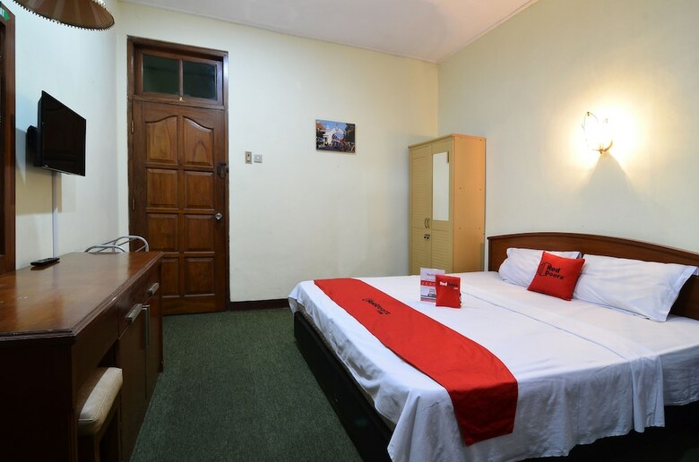 Hotel Reddoorz Plus @ Laweyan