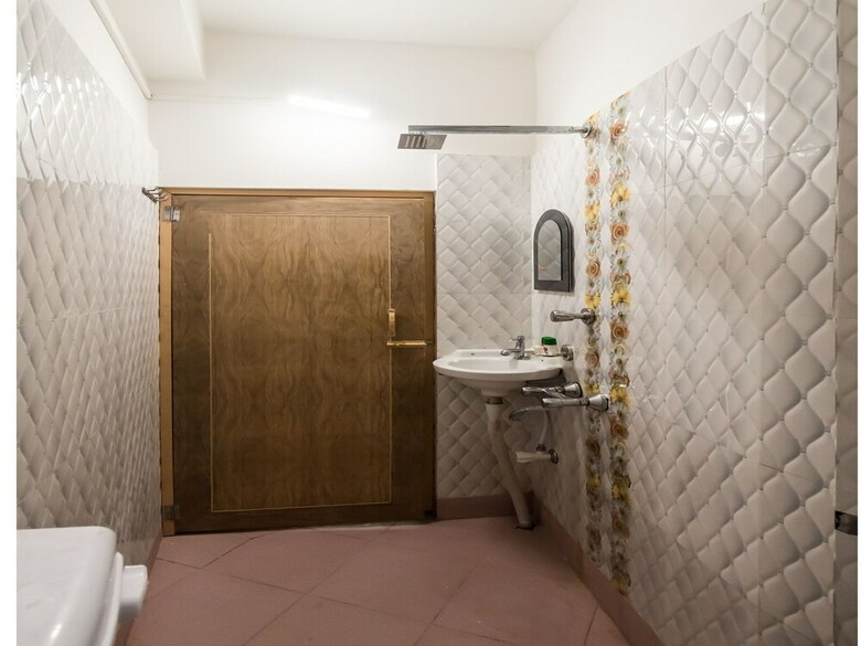 Oyo 10471 Hotel Samrat Palace
