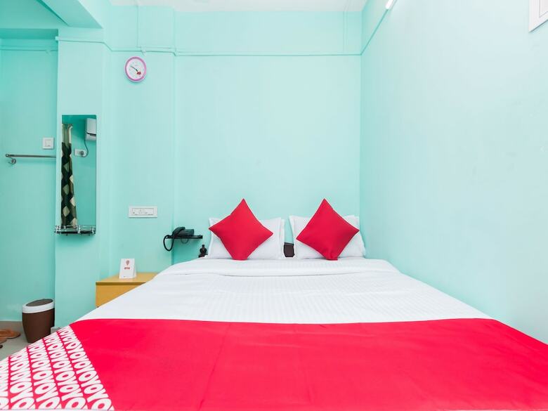 Oyo 10471 Hotel Samrat Palace