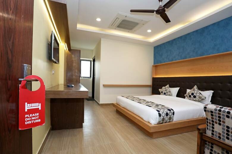Oyo 11666 Hotel Prakash Inn