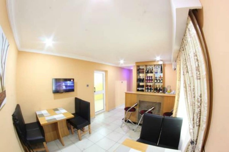 Hotel Celia's Suites