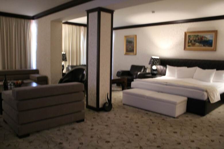 Shiroka Laka Hotel