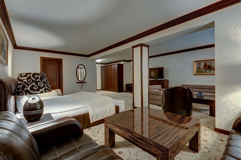 Shiroka Laka Hotel