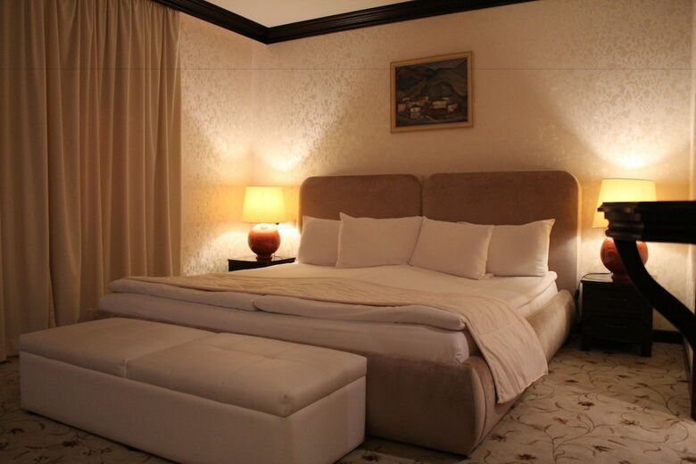 Shiroka Laka Hotel