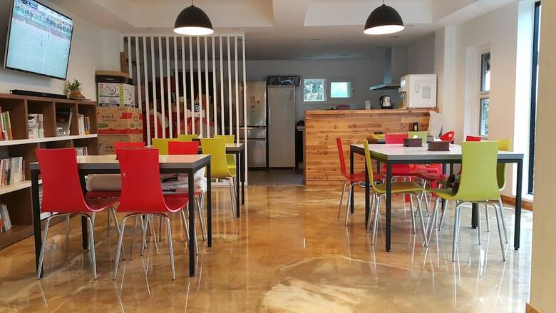 Hostal Blanc Guesthouse