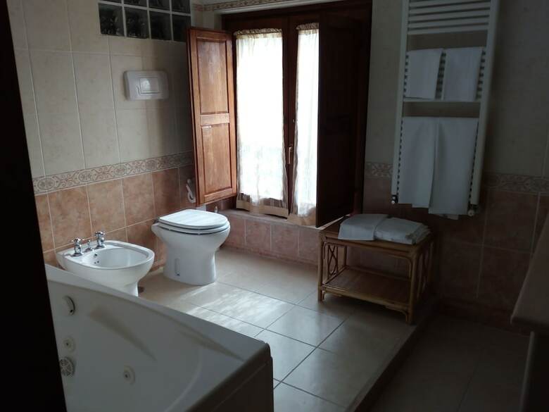 Hotel Tavernola Locanda Di Campagna