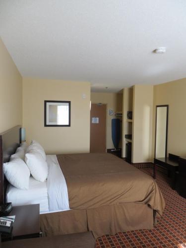 Hotel Poplar Tree Inn