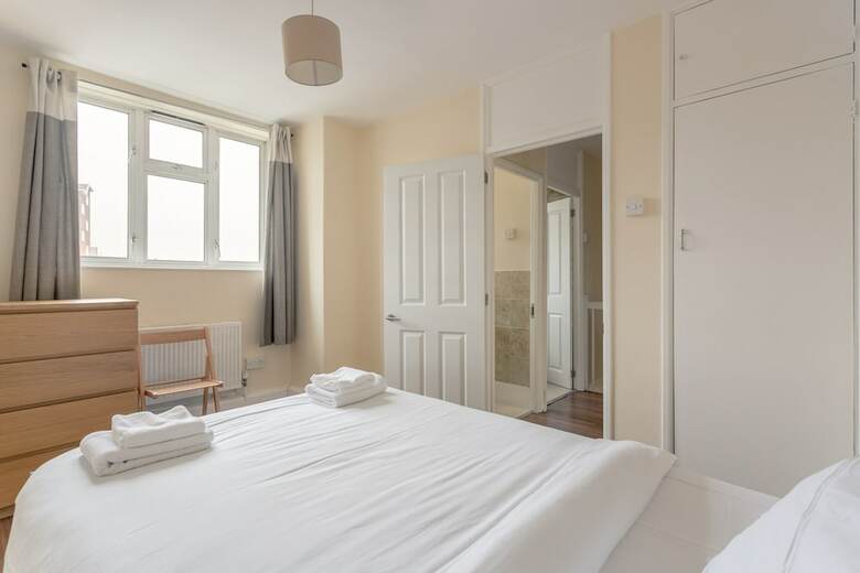 4 Bedroom Apartment In Battersea