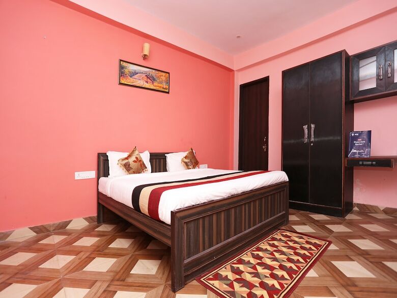 Hotel Oyo 12220 Krishnavi Inn