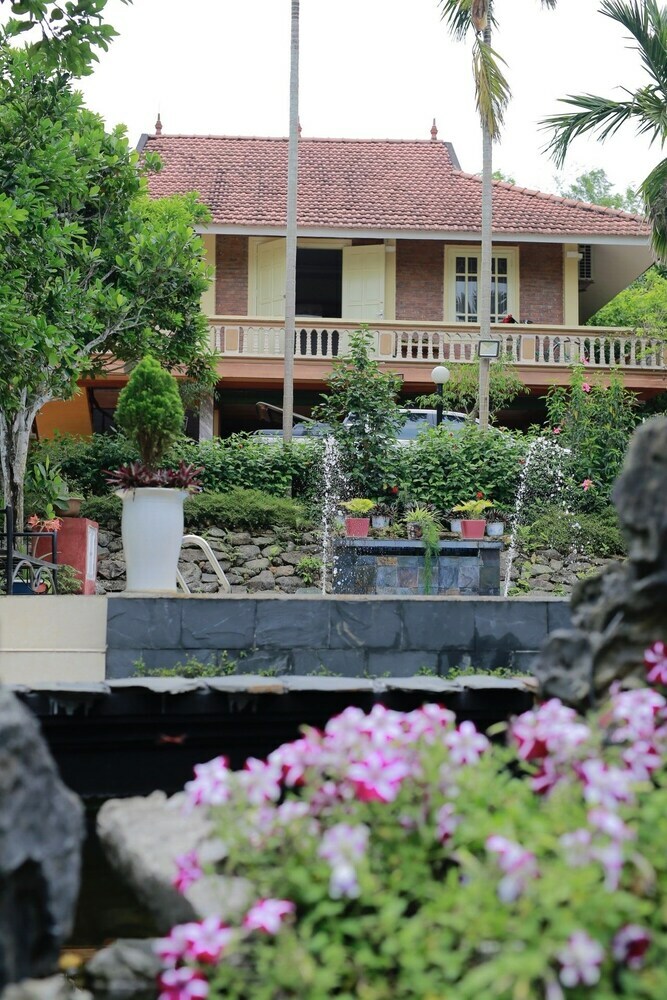 Mit Hilltop Villa