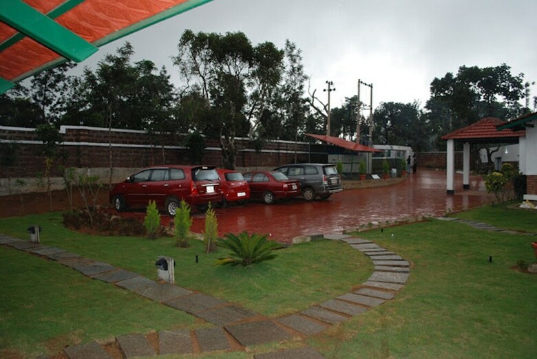 Hotel Eka Resorts